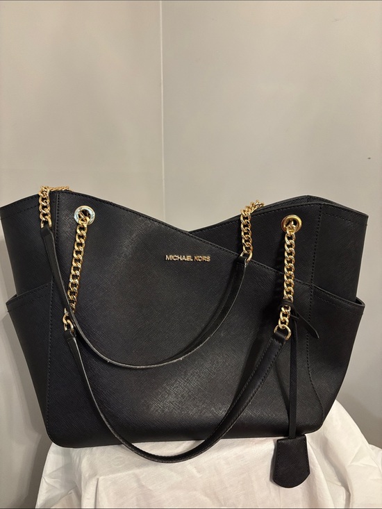 MICHAEL Michael Kors Handbags - Michael Kors Jet Set Large Saffiano Leather Shoulder Tote - Black w/Gold chain